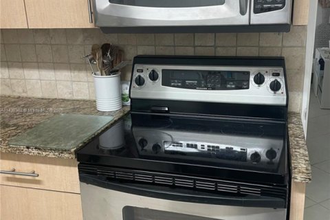 Condominio en venta en Miami Beach, Florida, 2 dormitorios, 98.85 m2 № 1985399 - foto 3