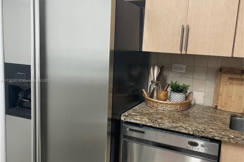 Condominio en venta en Miami Beach, Florida, 2 dormitorios, 98.85 m2 № 1985399 - foto 2