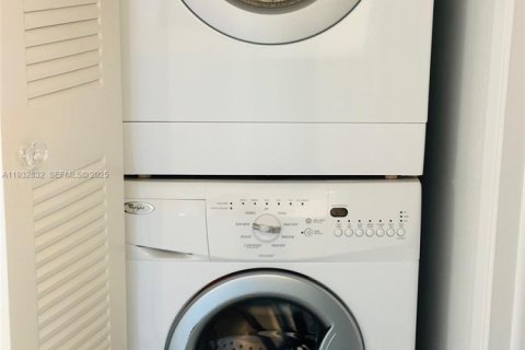 Снять в аренду кондоминиум в Авентура, Флорида 2 спальни, 109.72м2, № 2034956 - фото 7