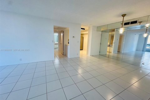 Снять в аренду кондоминиум в Авентура, Флорида 2 спальни, 109.72м2, № 2034956 - фото 3