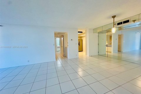 Снять в аренду кондоминиум в Авентура, Флорида 2 спальни, 109.72м2, № 2034956 - фото 12