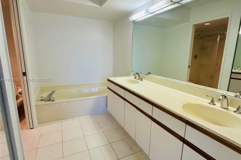 Снять в аренду кондоминиум в Авентура, Флорида 2 спальни, 109.72м2, № 2034956 - фото 13