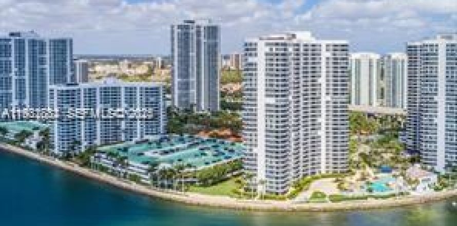 Кондоминиум с 2 спальнями в Авентура, Флорида № 2034956