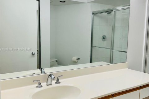 Снять в аренду кондоминиум в Авентура, Флорида 2 спальни, 109.72м2, № 2034956 - фото 8