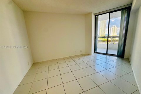 Снять в аренду кондоминиум в Авентура, Флорида 2 спальни, 109.72м2, № 2034956 - фото 9