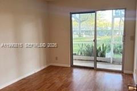 Condominio en alquiler en Pembroke Pines, Florida, 2 dormitorios, 88.63 m2 № 2057544 - foto 16