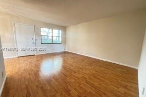 Condominio en alquiler en Pembroke Pines, Florida, 2 dormitorios, 88.63 m2 № 2057544 - foto 7