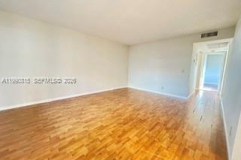 Condominio en alquiler en Pembroke Pines, Florida, 2 dormitorios, 88.63 m2 № 2057544 - foto 8