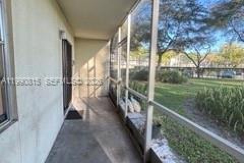 Condominio en alquiler en Pembroke Pines, Florida, 2 dormitorios, 88.63 m2 № 2057544 - foto 19