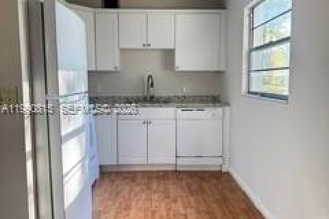 Condominio en alquiler en Pembroke Pines, Florida, 2 dormitorios, 88.63 m2 № 2057544 - foto 4