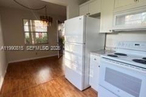 Condominio en alquiler en Pembroke Pines, Florida, 2 dormitorios, 88.63 m2 № 2057544 - foto 5