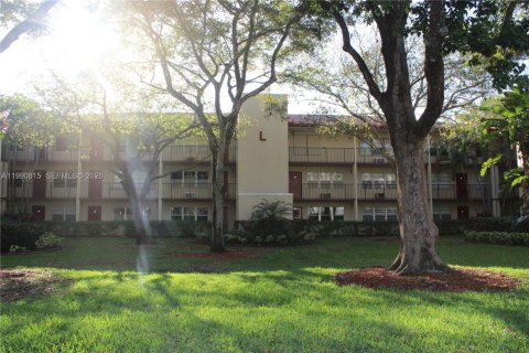 Condominio en alquiler en Pembroke Pines, Florida, 2 dormitorios, 88.63 m2 № 2057544 - foto 2