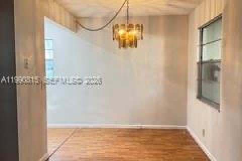 Condominio en alquiler en Pembroke Pines, Florida, 2 dormitorios, 88.63 m2 № 2057544 - foto 6