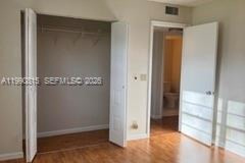 Condominio en alquiler en Pembroke Pines, Florida, 2 dormitorios, 88.63 m2 № 2057544 - foto 11