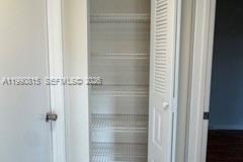 Condominio en alquiler en Pembroke Pines, Florida, 2 dormitorios, 88.63 m2 № 2057544 - foto 15