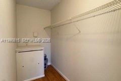 Condominio en alquiler en Pembroke Pines, Florida, 2 dormitorios, 88.63 m2 № 2057544 - foto 17