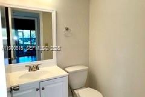 Condominio en alquiler en Pembroke Pines, Florida, 2 dormitorios, 88.63 m2 № 2057544 - foto 14