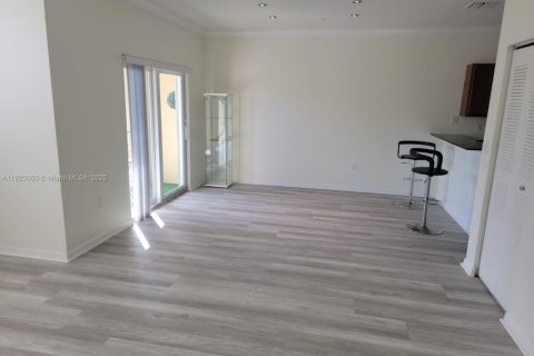 Снять в аренду кондоминиум в Дорал, Флорида 2 спальни, 104.33м2, № 2018451 - фото 8