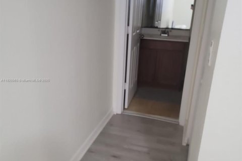 Снять в аренду кондоминиум в Дорал, Флорида 2 спальни, 104.33м2, № 2018451 - фото 23