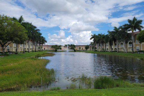 Снять в аренду кондоминиум в Дорал, Флорида 2 спальни, 104.33м2, № 2018451 - фото 6