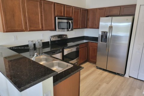 Кондоминиум с 2 спальнями в Дорал, Флорида № 2018451