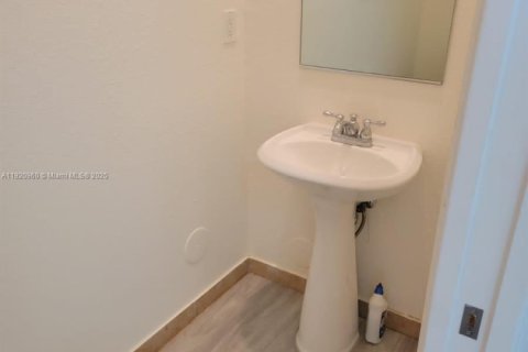 Снять в аренду кондоминиум в Дорал, Флорида 2 спальни, 104.33м2, № 2018451 - фото 29