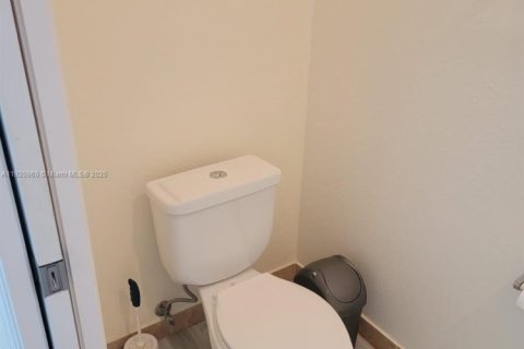 Снять в аренду кондоминиум в Дорал, Флорида 2 спальни, 104.33м2, № 2018451 - фото 28