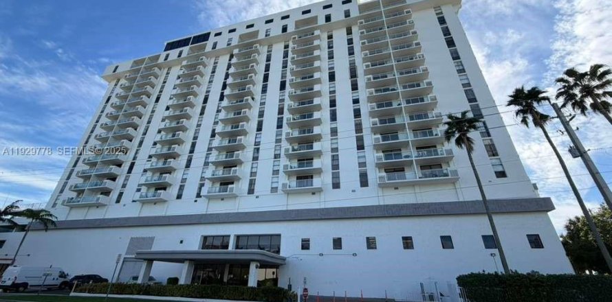 Condo à North Miami, Floride, 2 chambres  № 2034555