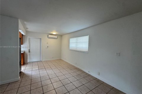 Villa ou maison à louer à Hollywood, Floride: 1 chambre, 61.78 m2 № 1929664 - photo 3