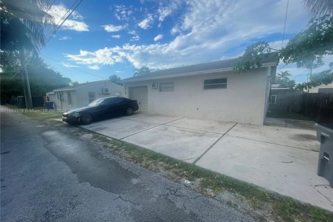 Villa ou maison à louer à Hollywood, Floride: 1 chambre, 61.78 m2 № 1929664 - photo 2