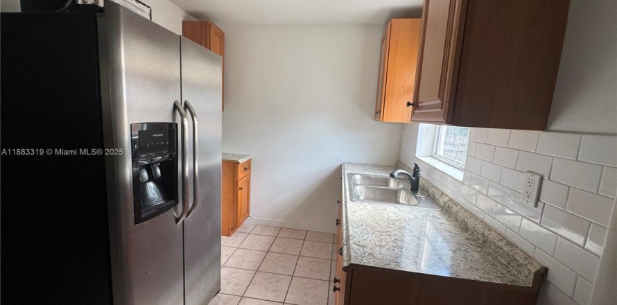 Villa ou maison à Hollywood, Floride 1 chambre, 61.78 m2 № 1929664
