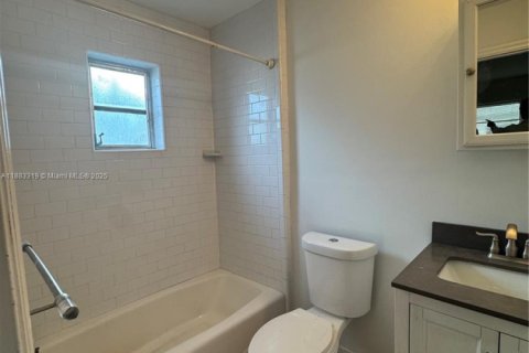 Villa ou maison à louer à Hollywood, Floride: 1 chambre, 61.78 m2 № 1929664 - photo 8
