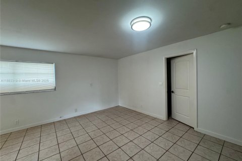 Villa ou maison à louer à Hollywood, Floride: 1 chambre, 61.78 m2 № 1929664 - photo 4