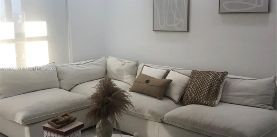 Condominio en Bal Harbour, Florida, 2 dormitorios  № 2012390