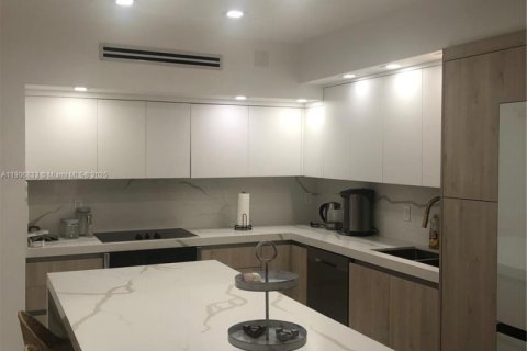 Condominio en alquiler en Bal Harbour, Florida, 2 dormitorios, 94.67 m2 № 2012390 - foto 3