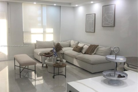 Condominio en alquiler en Bal Harbour, Florida, 2 dormitorios, 94.67 m2 № 2012390 - foto 2