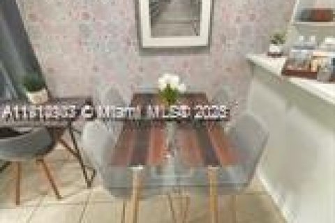 Condo in Miami, Florida, 1 bedroom № 1971238 - photo 7