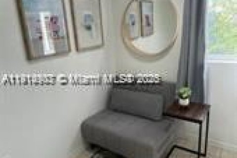 Condo in Miami, Florida, 1 bedroom № 1971238 - photo 6