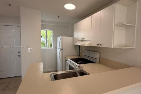 Condo in Miami, Florida, 1 bedroom № 1971238 - photo 9