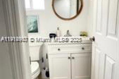 Condo in Miami, Florida, 1 bedroom № 1971238 - photo 8