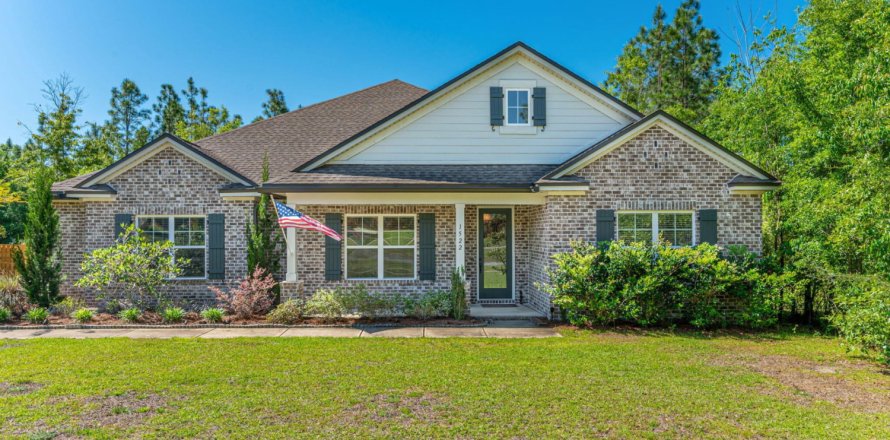 House in Baker, Florida 3 bedrooms, 246.56 sq.m. № 560658