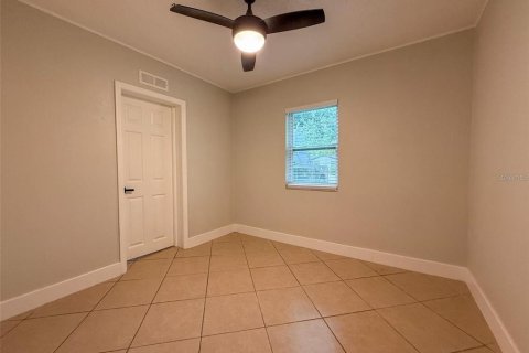 House in Tampa, Florida 3 bedrooms, 75.99 sq.m. № 1848102 - photo 8