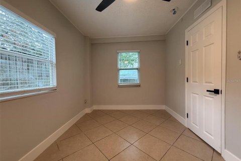 House in Tampa, Florida 3 bedrooms, 75.99 sq.m. № 1848102 - photo 11
