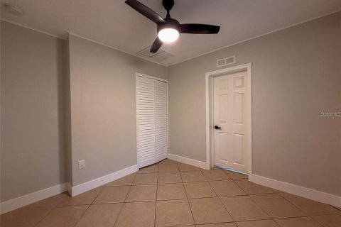 House in Tampa, Florida 3 bedrooms, 75.99 sq.m. № 1848102 - photo 9