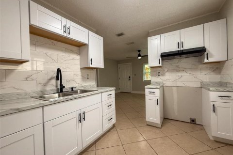 House in Tampa, Florida 3 bedrooms, 75.99 sq.m. № 1848102 - photo 6