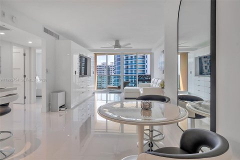 Condominio en alquiler en Hollywood, Florida, 1 dormitorio, 69.21 m2 № 2053141 - foto 2