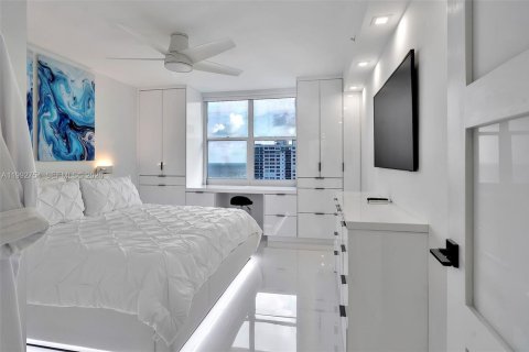 Condominio en alquiler en Hollywood, Florida, 1 dormitorio, 69.21 m2 № 2053141 - foto 19