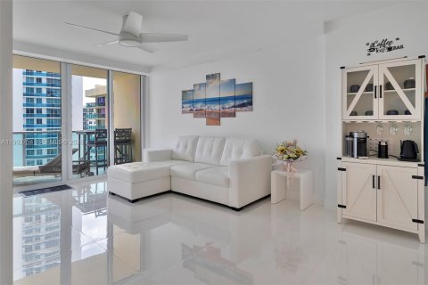 Condominio en alquiler en Hollywood, Florida, 1 dormitorio, 69.21 m2 № 2053141 - foto 5