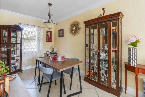 Condo in Miami, Florida, 2 bedrooms  № 1983930 - photo 11