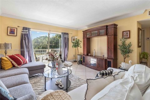 Condo in Miami, Florida, 2 bedrooms  № 1983930 - photo 2